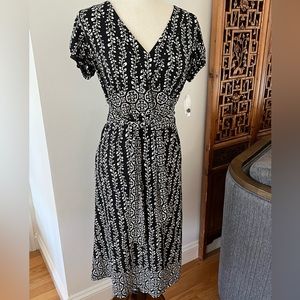 Apt. 9 Stretch Women’s Floral Black and White Dress Size S Like New